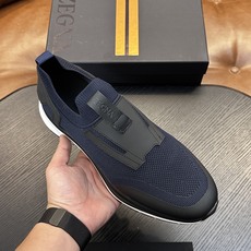 热卖款!杰尼亚 休闲运动鞋 这款 TriPle Stitch™ 低帮运动鞋以柔软的牛皮搭配麂皮制成,为休闲鞋履注入精致格 热卖款!杰尼亚 休闲运动鞋 这款 TriPle Stitch™ 低帮运动鞋以柔软的牛皮搭配麂皮制成,为休闲鞋履注入精致格