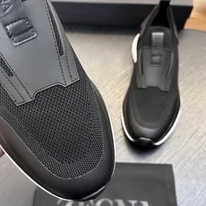 热卖款!杰尼亚 休闲运动鞋 这款 TriPle Stitch™ 低帮运动鞋以柔软的牛皮搭配麂皮制成,为休闲鞋履注入精致格 热卖款!杰尼亚 休闲运动鞋 这款 TriPle Stitch™ 低帮运动鞋以柔软的牛皮搭配麂皮制成,为休闲鞋履注入精致格