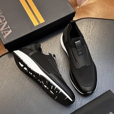 热卖款!杰尼亚 休闲运动鞋 这款 TriPle Stitch™ 低帮运动鞋以柔软的牛皮搭配麂皮制成,为休闲鞋履注入精致格 热卖款!杰尼亚 休闲运动鞋 这款 TriPle Stitch™ 低帮运动鞋以柔软的牛皮搭配麂皮制成,为休闲鞋履注入精致格