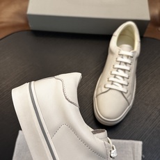Brunello Cucinelli男士小牛皮运动鞋 用材料重新诠释了这款跑步鞋的运动风格。小牛皮经过饰面处理,营造出色 Brunello Cucinelli男士小牛皮运动鞋 用材料重新诠释了这款跑步鞋的运动风格。小牛皮经过饰面处理,营造出色
