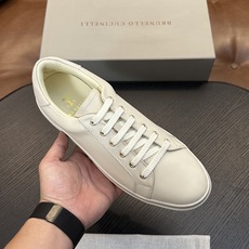 Brunello Cucinelli男士小牛皮运动鞋 用材料重新诠释了这款跑步鞋的运动风格。小牛皮经过饰面处理,营造出色 Brunello Cucinelli男士小牛皮运动鞋 用材料重新诠释了这款跑步鞋的运动风格。小牛皮经过饰面处理,营造出色