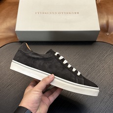 Brunello Cucinelli男士小牛皮运动鞋 用材料重新诠释了这款跑步鞋的运动风格。小牛皮经过饰面处理,营造出色 Brunello Cucinelli男士小牛皮运动鞋 用材料重新诠释了这款跑步鞋的运动风格。小牛皮经过饰面处理,营造出色
