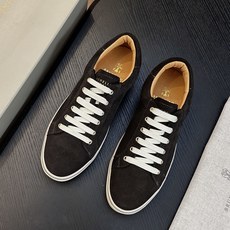 Brunello Cucinelli男士小牛皮运动鞋 用材料重新诠释了这款跑步鞋的运动风格。小牛皮经过饰面处理,营造出色 Brunello Cucinelli男士小牛皮运动鞋 用材料重新诠释了这款跑步鞋的运动风格。小牛皮经过饰面处理,营造出色