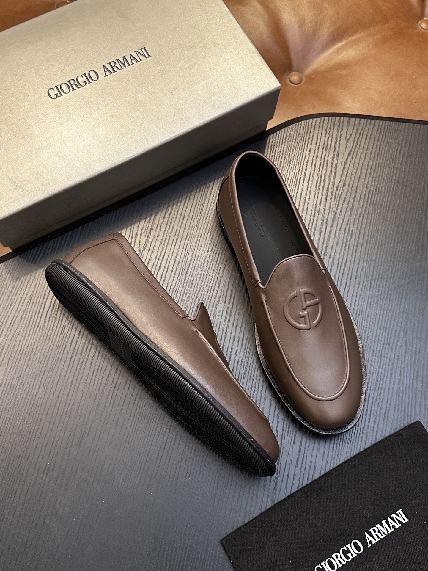 【新款】GIORGIOARMANI(乔治阿玛尼主线)绒面革撞色后跟运动鞋 此款GIORGIOARMANI休闲鞋打造舒适轻 【新款】GIORGIOARMANI(乔治阿玛尼主线)绒面革撞色后跟运动鞋 此款GIORGIOARMANI休闲鞋打造舒适轻