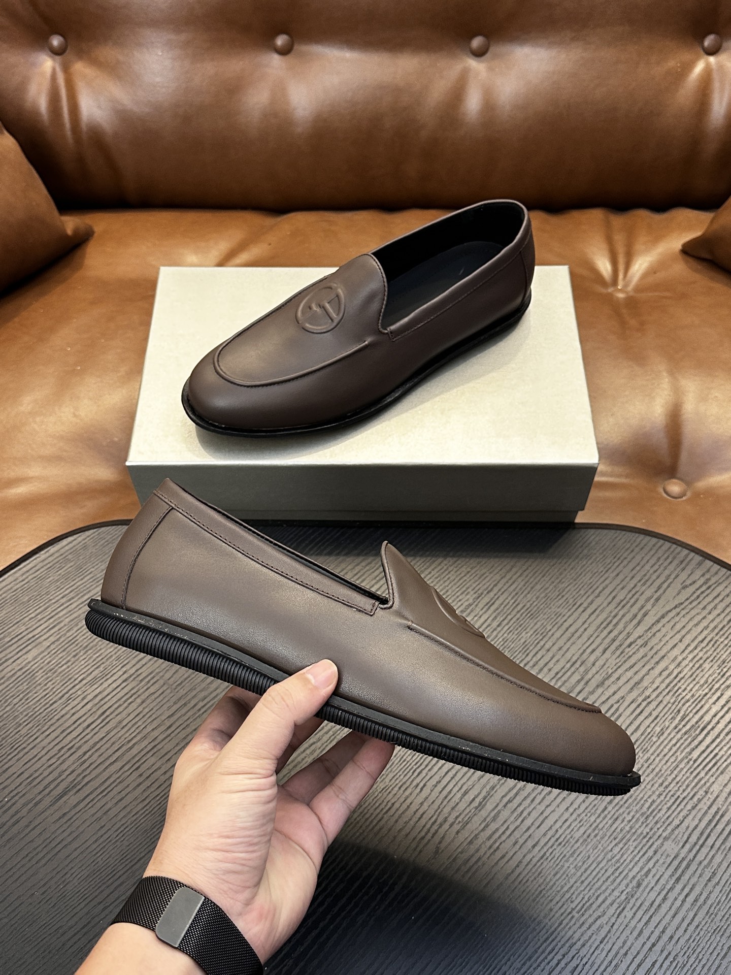 【新款】GIORGIOARMANI(乔治阿玛尼主线)绒面革撞色后跟运动鞋 此款GIORGIOARMANI休闲鞋打造舒适轻 【新款】GIORGIOARMANI(乔治阿玛尼主线)绒面革撞色后跟运动鞋 此款GIORGIOARMANI休闲鞋打造舒适轻