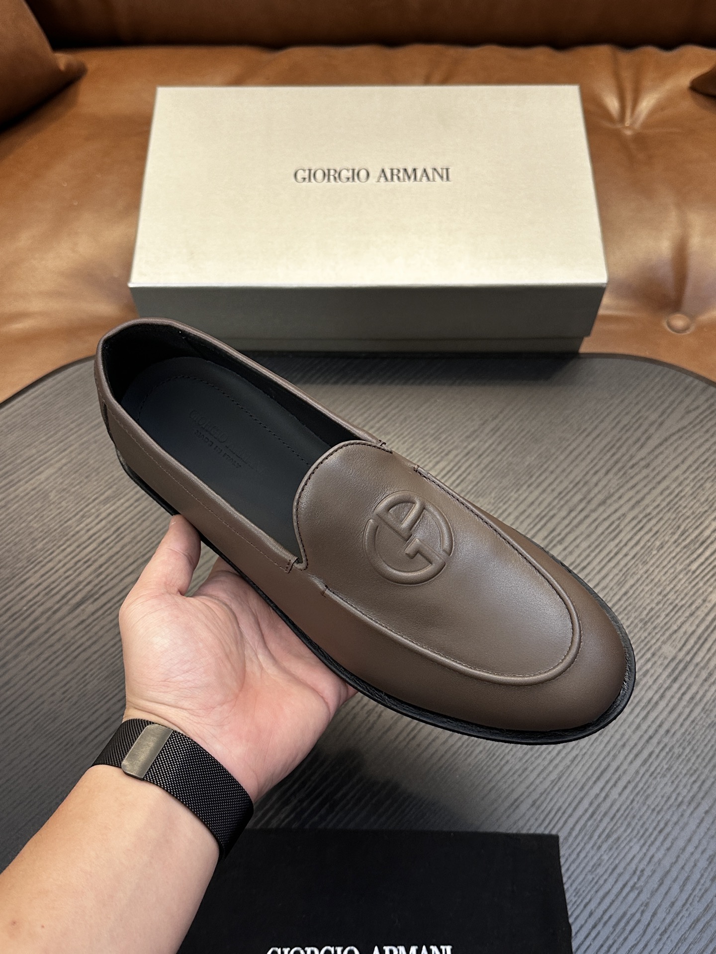 【新款】GIORGIOARMANI(乔治阿玛尼主线)绒面革撞色后跟运动鞋 此款GIORGIOARMANI休闲鞋打造舒适轻 【新款】GIORGIOARMANI(乔治阿玛尼主线)绒面革撞色后跟运动鞋 此款GIORGIOARMANI休闲鞋打造舒适轻