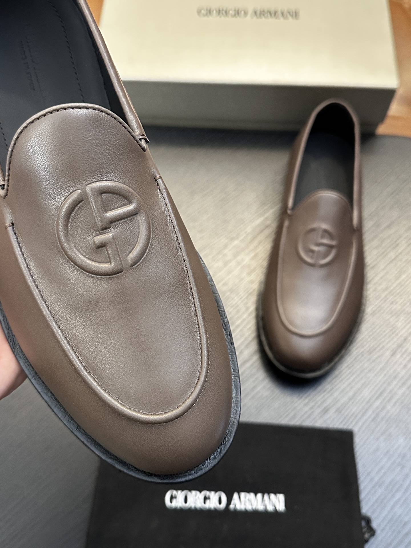 【新款】GIORGIOARMANI(乔治阿玛尼主线)绒面革撞色后跟运动鞋 此款GIORGIOARMANI休闲鞋打造舒适轻 【新款】GIORGIOARMANI(乔治阿玛尼主线)绒面革撞色后跟运动鞋 此款GIORGIOARMANI休闲鞋打造舒适轻