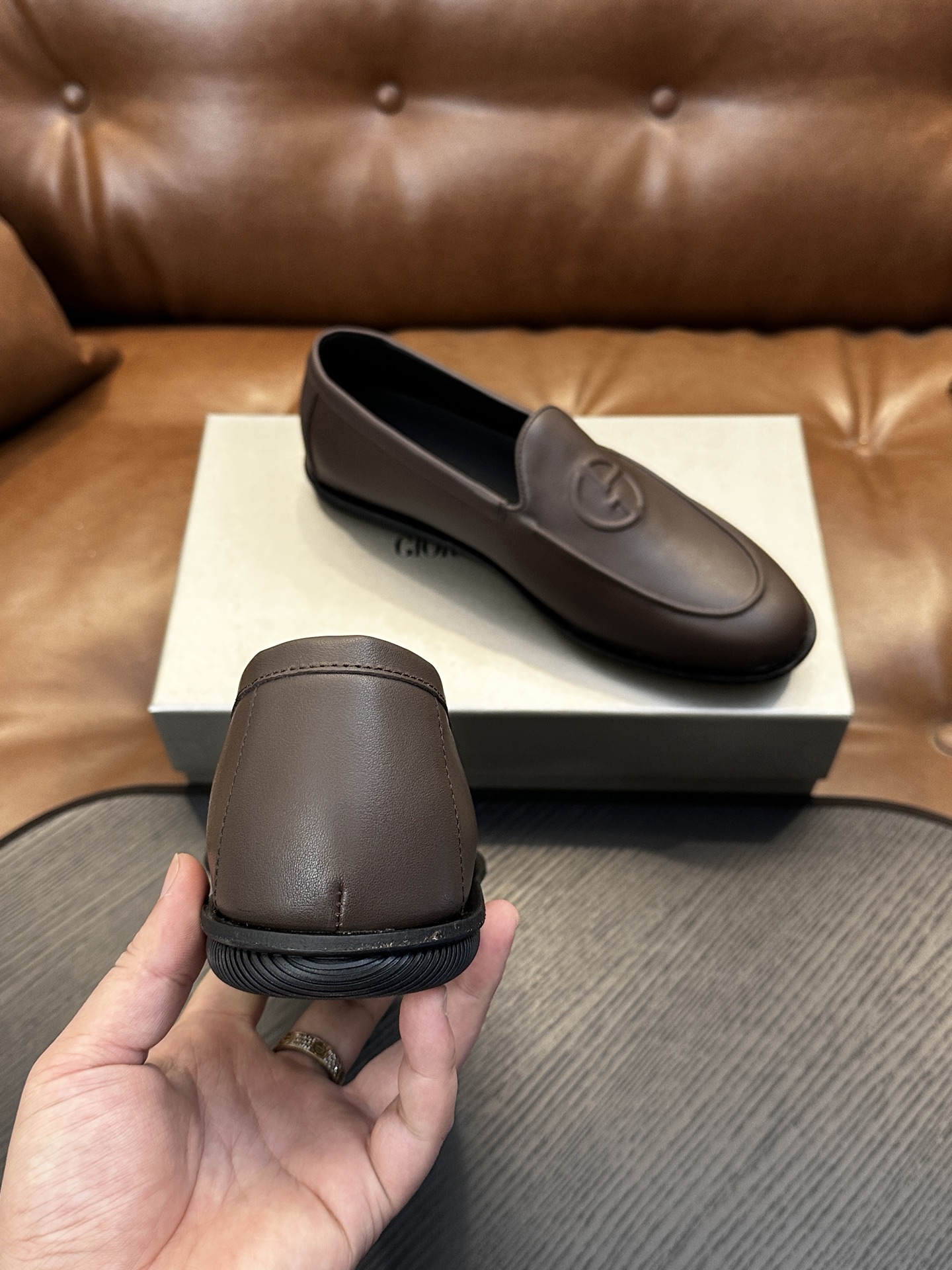 【新款】GIORGIOARMANI(乔治阿玛尼主线)绒面革撞色后跟运动鞋 此款GIORGIOARMANI休闲鞋打造舒适轻 【新款】GIORGIOARMANI(乔治阿玛尼主线)绒面革撞色后跟运动鞋 此款GIORGIOARMANI休闲鞋打造舒适轻
