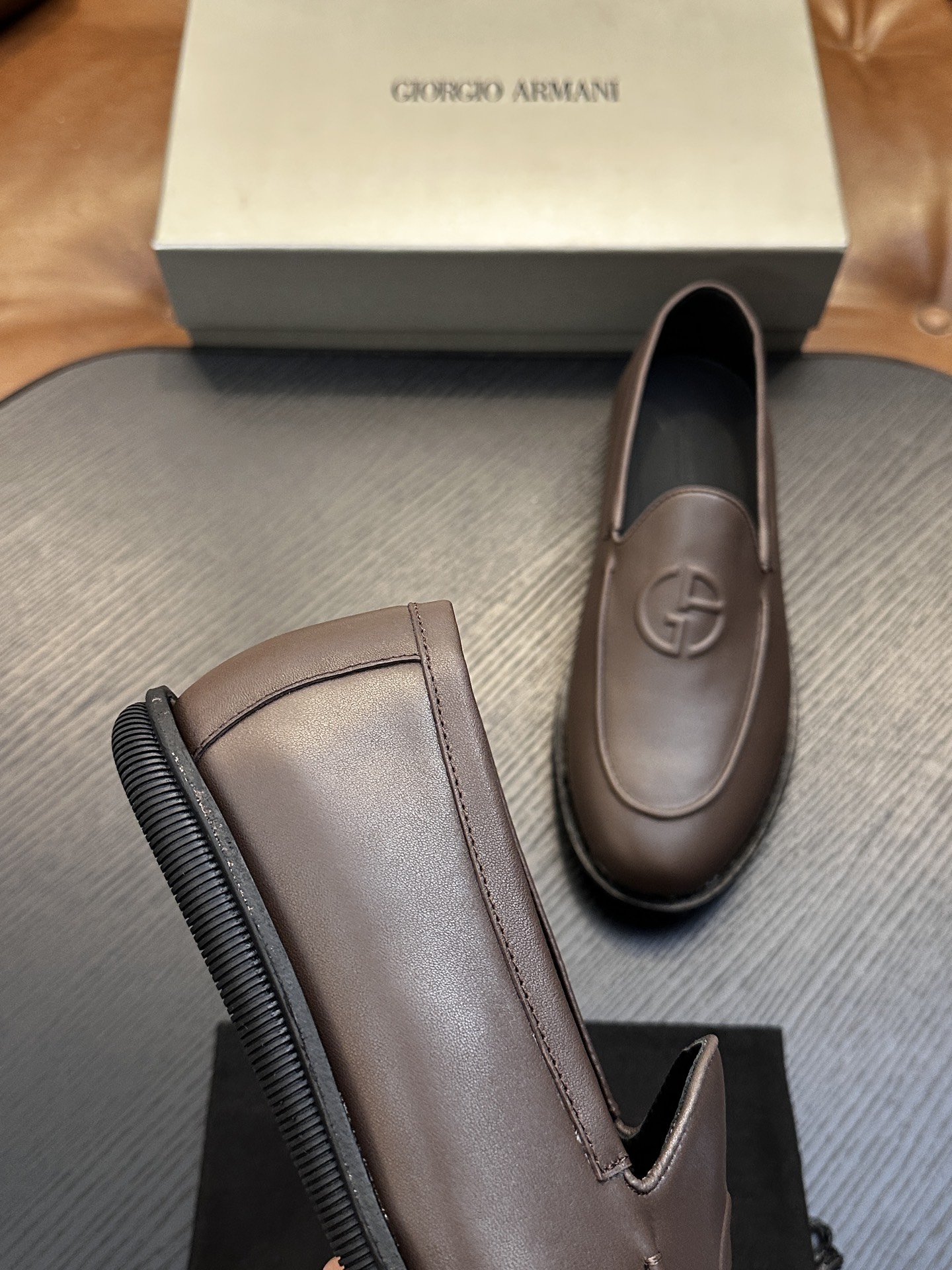 【新款】GIORGIOARMANI(乔治阿玛尼主线)绒面革撞色后跟运动鞋 此款GIORGIOARMANI休闲鞋打造舒适轻 【新款】GIORGIOARMANI(乔治阿玛尼主线)绒面革撞色后跟运动鞋 此款GIORGIOARMANI休闲鞋打造舒适轻