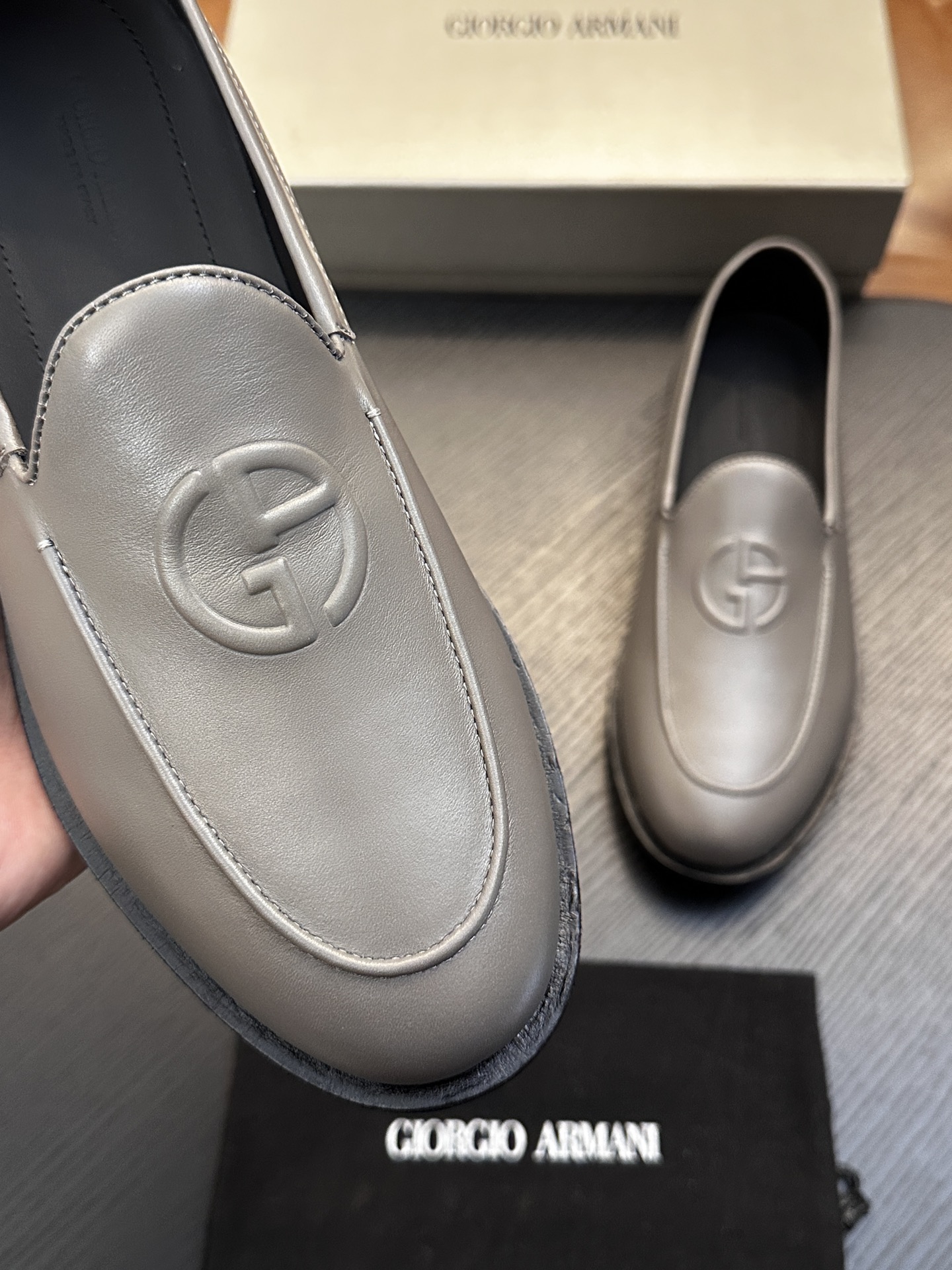 【新款】GIORGIOARMANI(乔治阿玛尼主线)绒面革撞色后跟运动鞋 此款GIORGIOARMANI休闲鞋打造舒适轻 【新款】GIORGIOARMANI(乔治阿玛尼主线)绒面革撞色后跟运动鞋 此款GIORGIOARMANI休闲鞋打造舒适轻