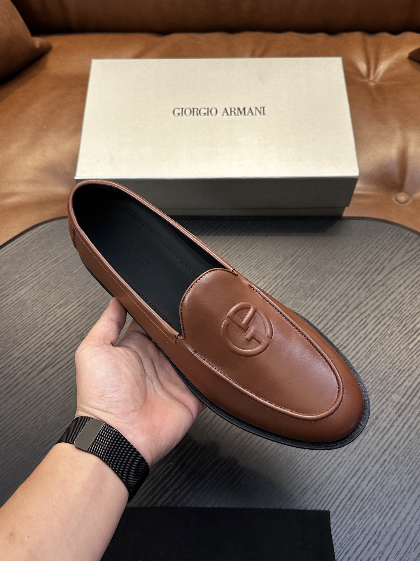 【新款】GIORGIOARMANI(乔治阿玛尼主线)绒面革撞色后跟运动鞋 此款GIORGIOARMANI休闲鞋打造舒适轻 【新款】GIORGIOARMANI(乔治阿玛尼主线)绒面革撞色后跟运动鞋 此款GIORGIOARMANI休闲鞋打造舒适轻