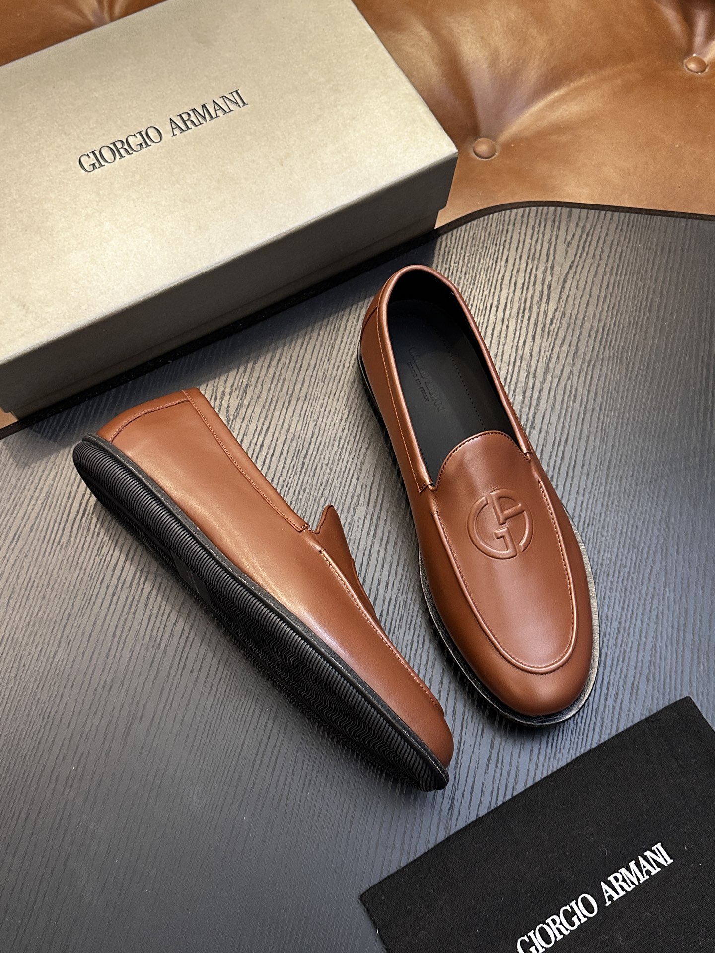【新款】GIORGIOARMANI(乔治阿玛尼主线)绒面革撞色后跟运动鞋 此款GIORGIOARMANI休闲鞋打造舒适轻 【新款】GIORGIOARMANI(乔治阿玛尼主线)绒面革撞色后跟运动鞋 此款GIORGIOARMANI休闲鞋打造舒适轻