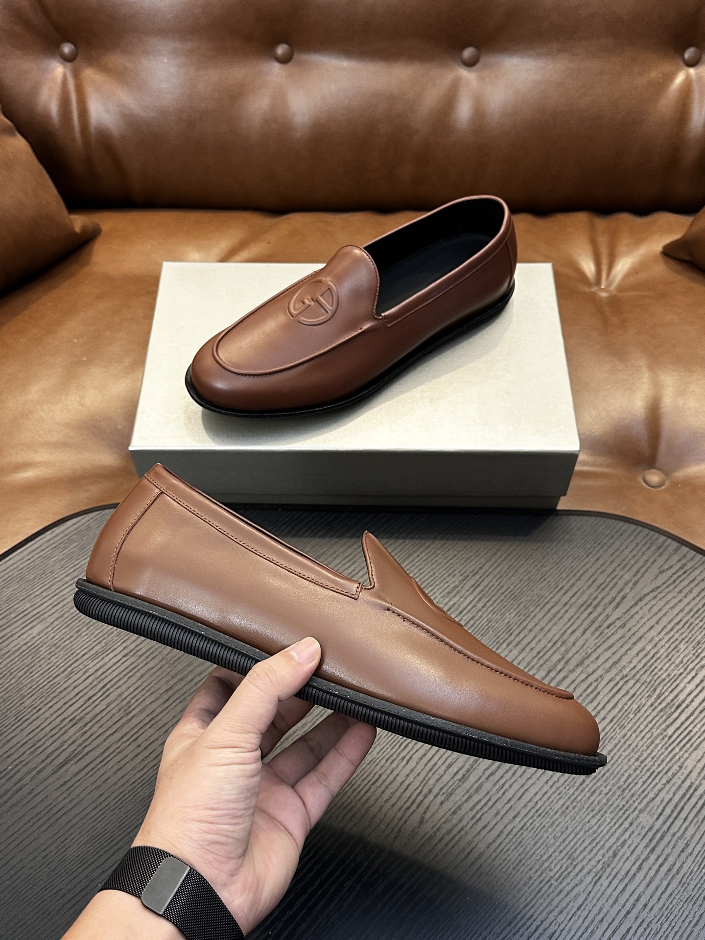 【新款】GIORGIOARMANI(乔治阿玛尼主线)绒面革撞色后跟运动鞋 此款GIORGIOARMANI休闲鞋打造舒适轻 【新款】GIORGIOARMANI(乔治阿玛尼主线)绒面革撞色后跟运动鞋 此款GIORGIOARMANI休闲鞋打造舒适轻