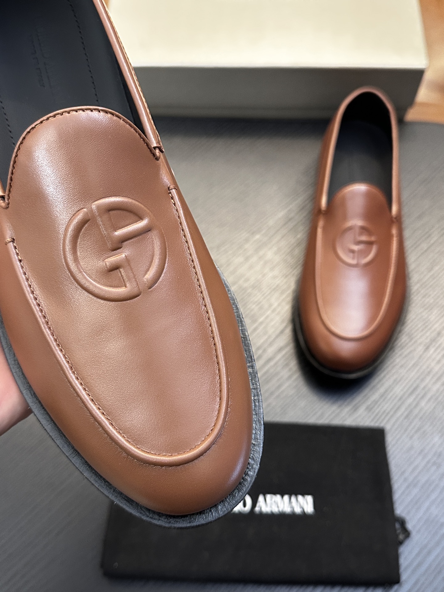 【新款】GIORGIOARMANI(乔治阿玛尼主线)绒面革撞色后跟运动鞋 此款GIORGIOARMANI休闲鞋打造舒适轻 【新款】GIORGIOARMANI(乔治阿玛尼主线)绒面革撞色后跟运动鞋 此款GIORGIOARMANI休闲鞋打造舒适轻