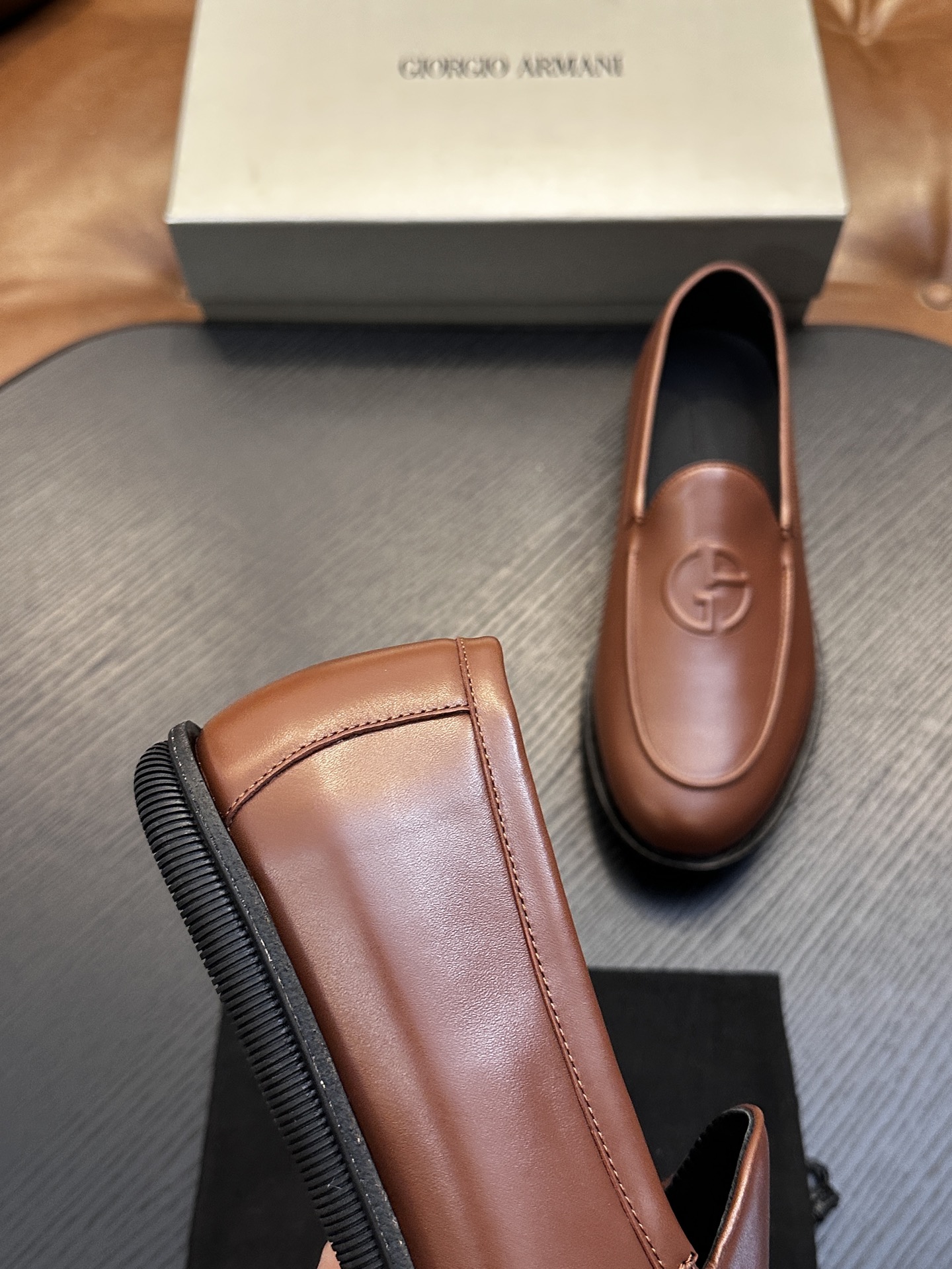 【新款】GIORGIOARMANI(乔治阿玛尼主线)绒面革撞色后跟运动鞋 此款GIORGIOARMANI休闲鞋打造舒适轻 【新款】GIORGIOARMANI(乔治阿玛尼主线)绒面革撞色后跟运动鞋 此款GIORGIOARMANI休闲鞋打造舒适轻