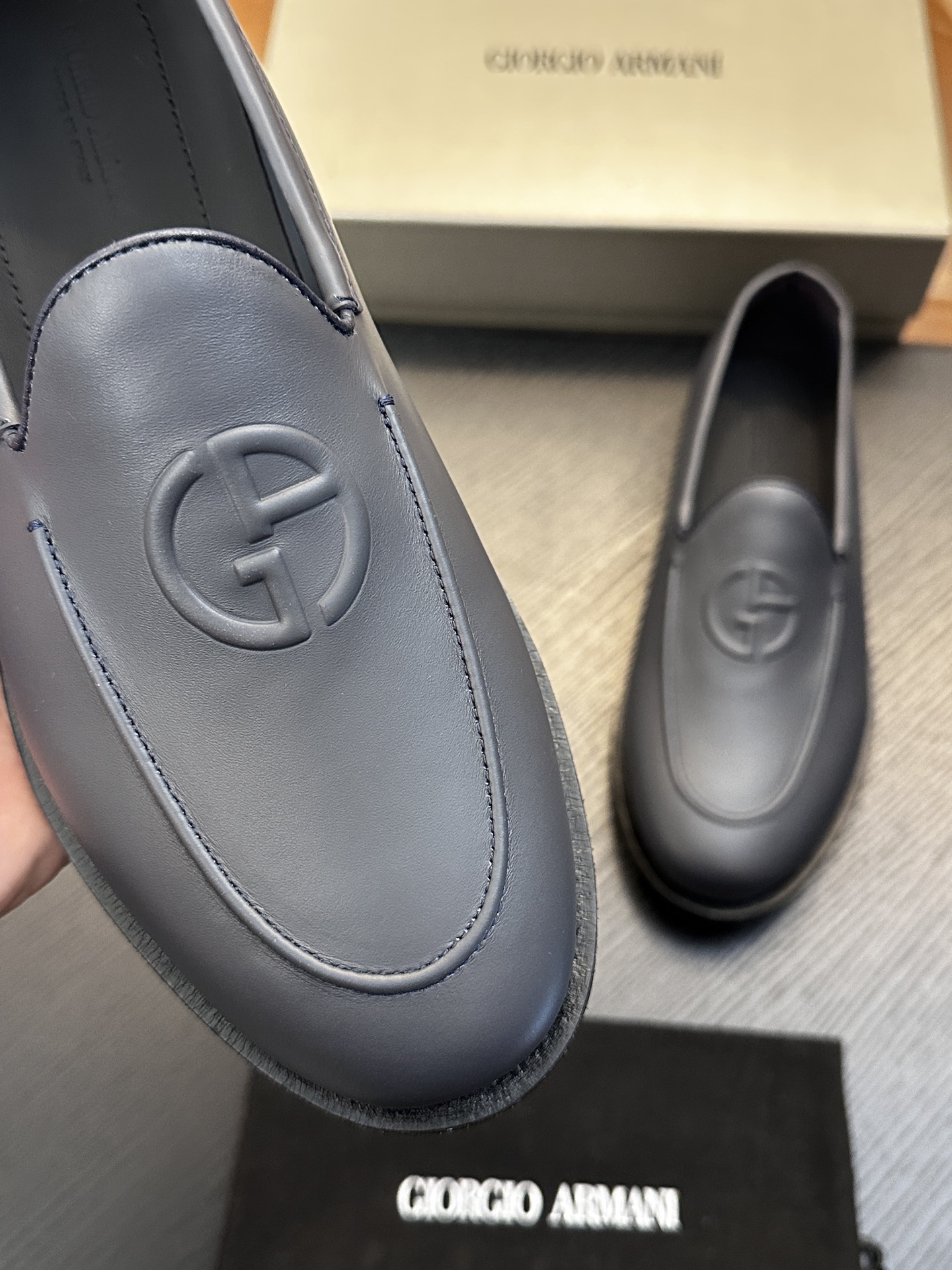 【新款】GIORGIOARMANI(乔治阿玛尼主线)绒面革撞色后跟运动鞋 此款GIORGIOARMANI休闲鞋打造舒适轻 【新款】GIORGIOARMANI(乔治阿玛尼主线)绒面革撞色后跟运动鞋 此款GIORGIOARMANI休闲鞋打造舒适轻