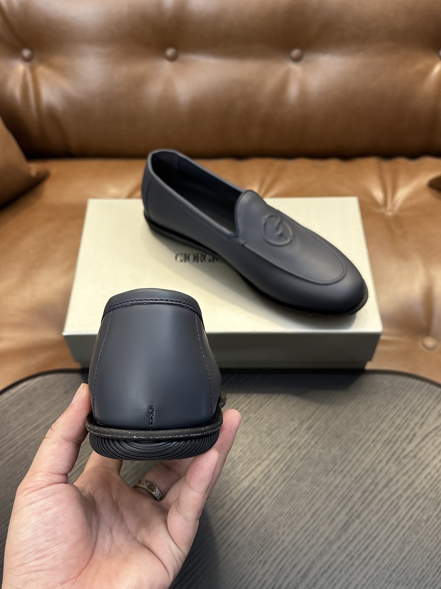 【新款】GIORGIOARMANI(乔治阿玛尼主线)绒面革撞色后跟运动鞋 此款GIORGIOARMANI休闲鞋打造舒适轻 【新款】GIORGIOARMANI(乔治阿玛尼主线)绒面革撞色后跟运动鞋 此款GIORGIOARMANI休闲鞋打造舒适轻