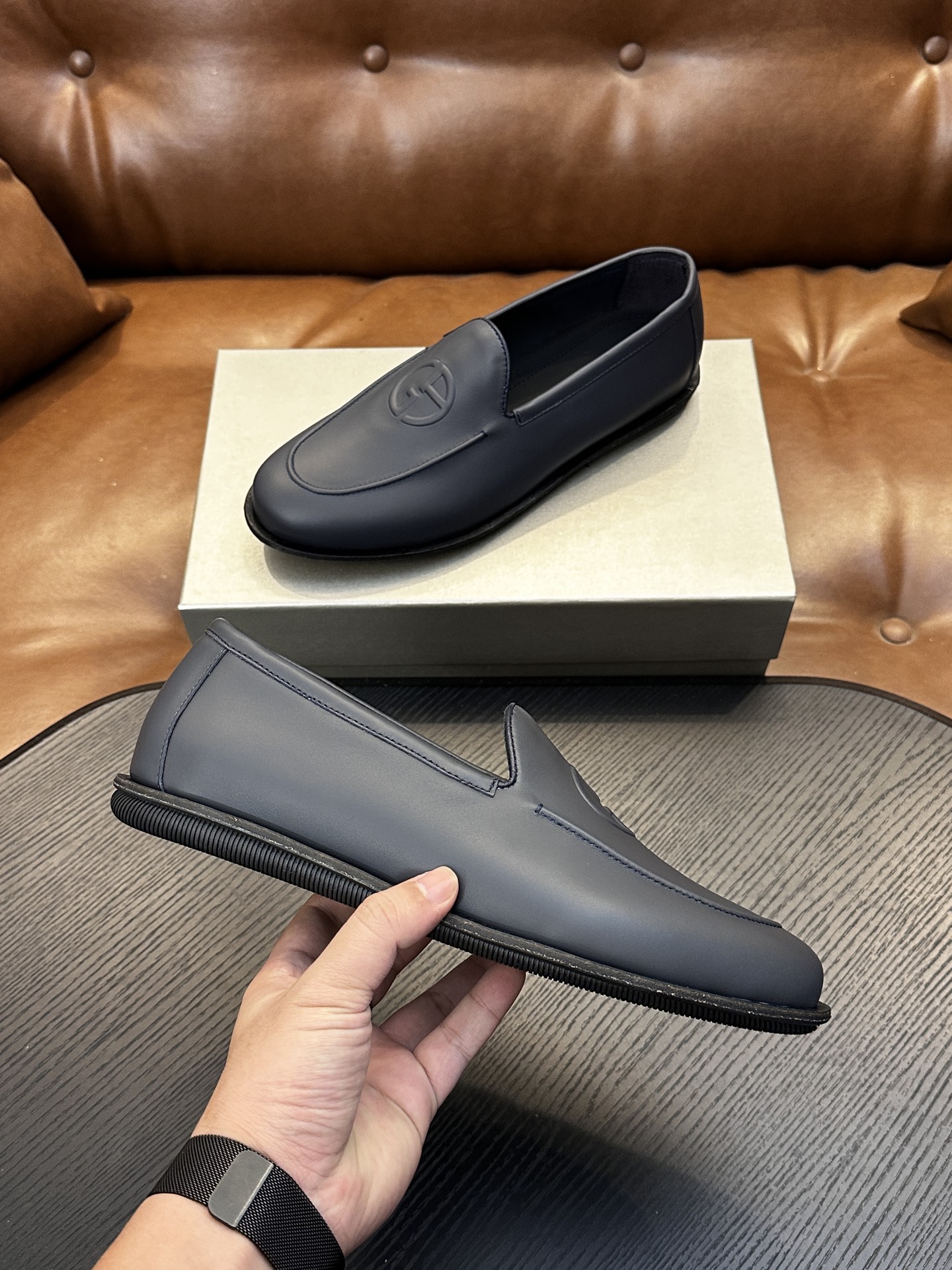 【新款】GIORGIOARMANI(乔治阿玛尼主线)绒面革撞色后跟运动鞋 此款GIORGIOARMANI休闲鞋打造舒适轻 【新款】GIORGIOARMANI(乔治阿玛尼主线)绒面革撞色后跟运动鞋 此款GIORGIOARMANI休闲鞋打造舒适轻