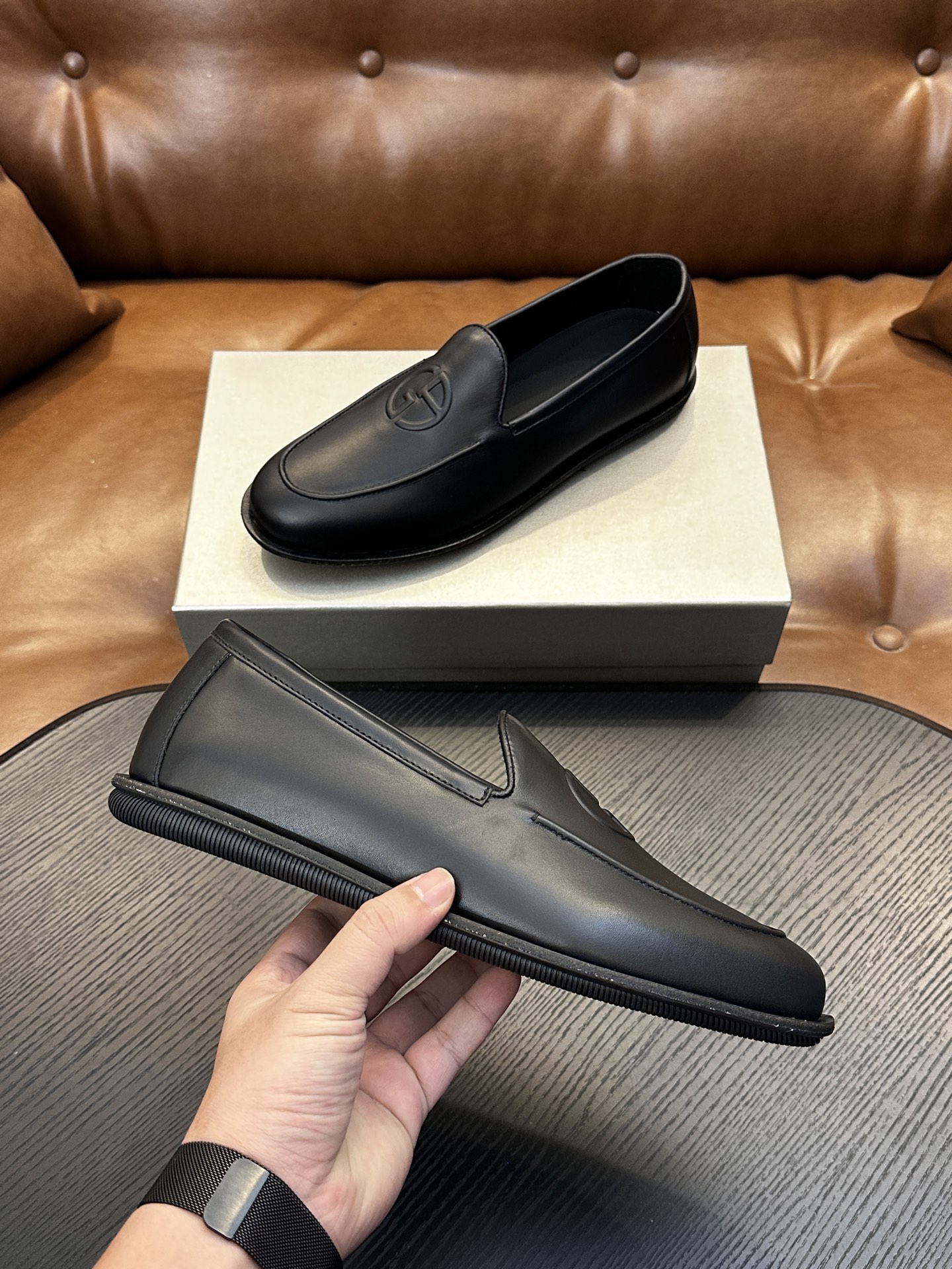 【新款】GIORGIOARMANI(乔治阿玛尼主线)绒面革撞色后跟运动鞋 此款GIORGIOARMANI休闲鞋打造舒适轻 【新款】GIORGIOARMANI(乔治阿玛尼主线)绒面革撞色后跟运动鞋 此款GIORGIOARMANI休闲鞋打造舒适轻