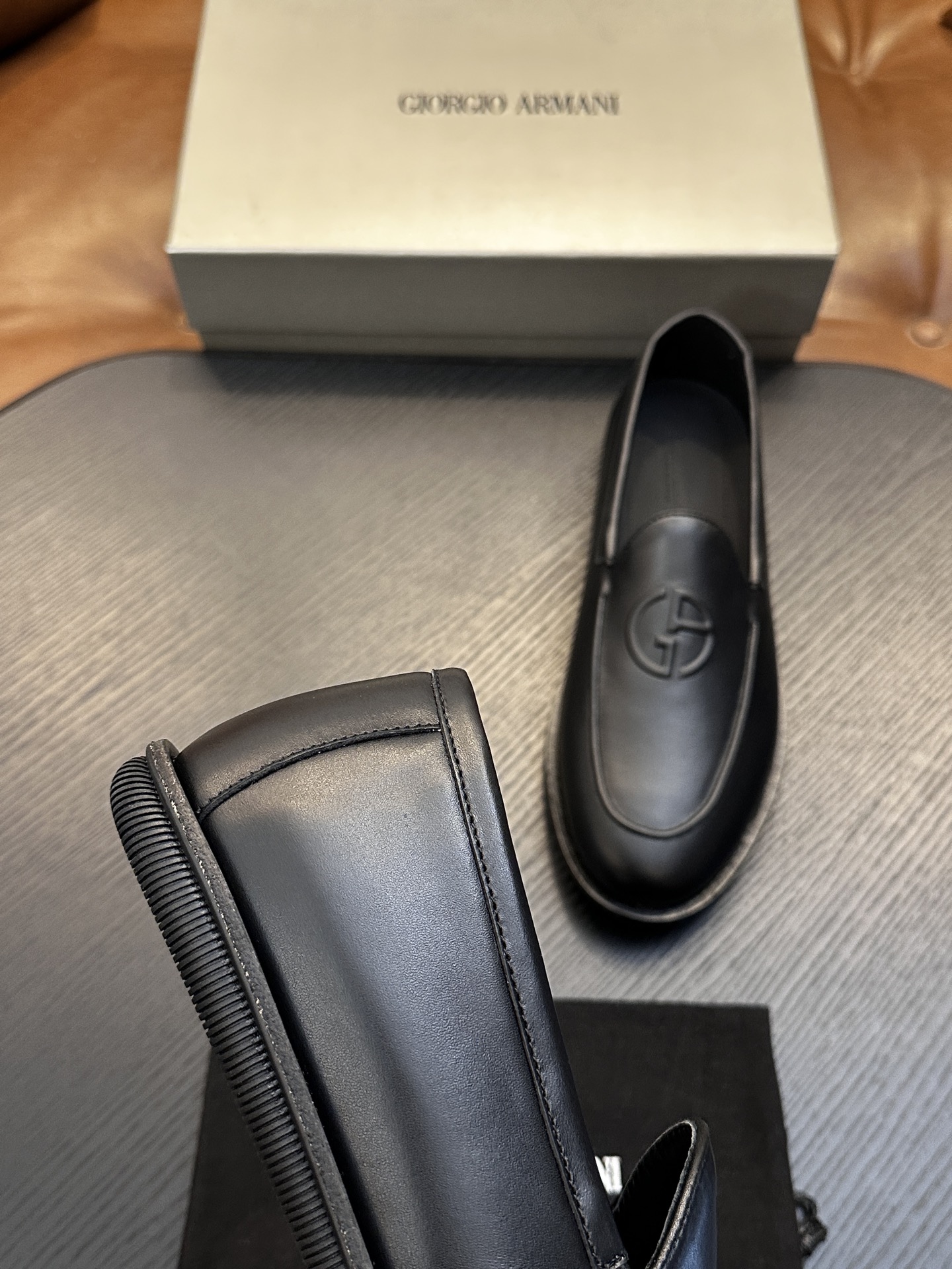 【新款】GIORGIOARMANI(乔治阿玛尼主线)绒面革撞色后跟运动鞋 此款GIORGIOARMANI休闲鞋打造舒适轻 【新款】GIORGIOARMANI(乔治阿玛尼主线)绒面革撞色后跟运动鞋 此款GIORGIOARMANI休闲鞋打造舒适轻