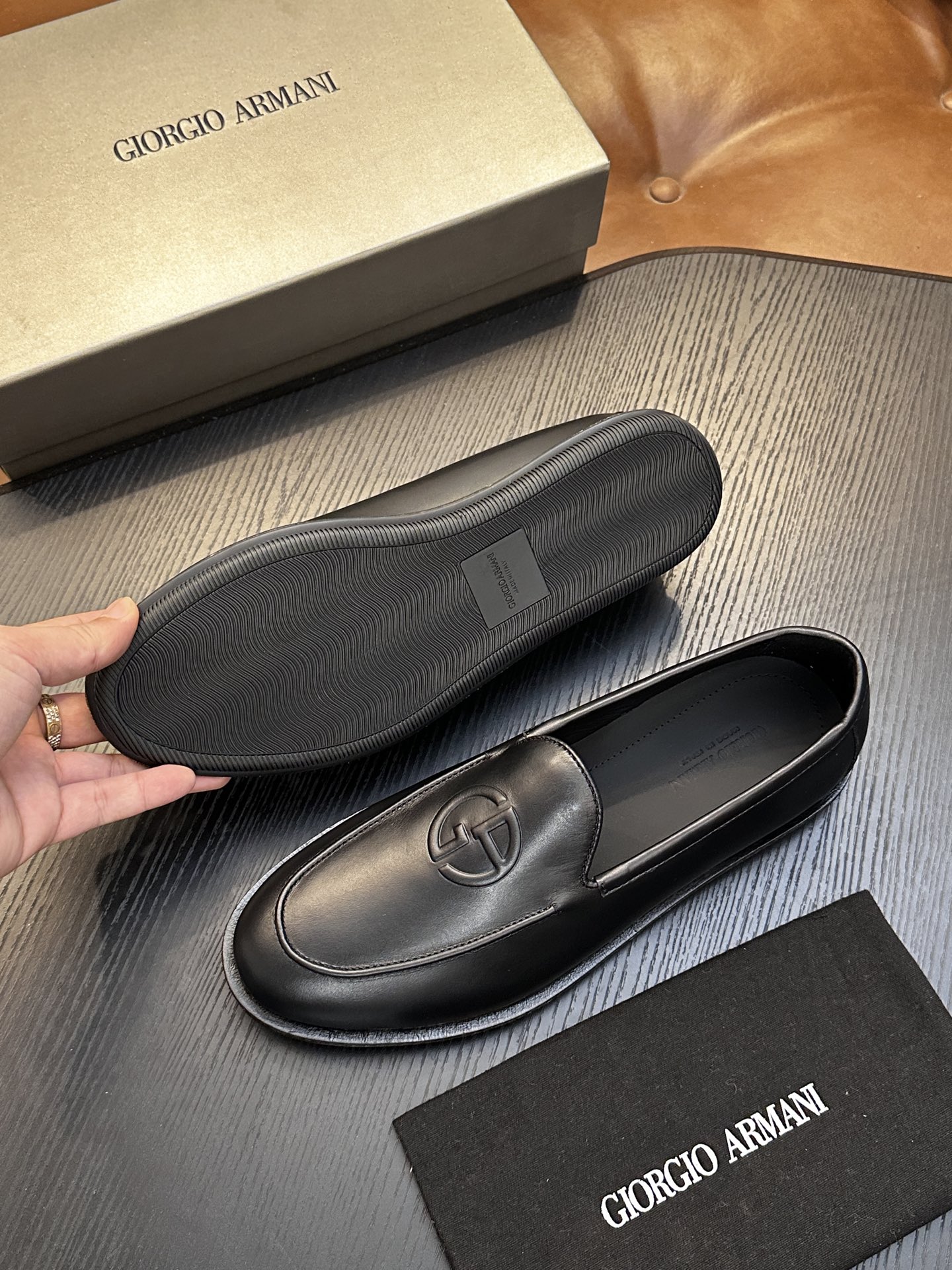 【新款】GIORGIOARMANI(乔治阿玛尼主线)绒面革撞色后跟运动鞋 此款GIORGIOARMANI休闲鞋打造舒适轻 【新款】GIORGIOARMANI(乔治阿玛尼主线)绒面革撞色后跟运动鞋 此款GIORGIOARMANI休闲鞋打造舒适轻