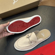 Christian Louboutin(红底鞋)意大利男士休闲板鞋出货!这个意大利纯手工鞋履品牌的每一双鞋设计简洁经典, Christian Louboutin(红底鞋)意大利男士休闲板鞋出货!这个意大利纯手工鞋履品牌的每一双鞋设计简洁经典,
