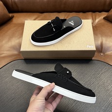 Christian Louboutin(红底鞋)意大利男士休闲板鞋出货!这个意大利纯手工鞋履品牌的每一双鞋设计简洁经典, Christian Louboutin(红底鞋)意大利男士休闲板鞋出货!这个意大利纯手工鞋履品牌的每一双鞋设计简洁经典,