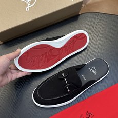Christian Louboutin(红底鞋)意大利男士休闲板鞋出货!这个意大利纯手工鞋履品牌的每一双鞋设计简洁经典, Christian Louboutin(红底鞋)意大利男士休闲板鞋出货!这个意大利纯手工鞋履品牌的每一双鞋设计简洁经典,