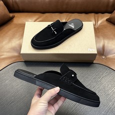 Christian Louboutin(红底鞋)意大利男士休闲板鞋出货!这个意大利纯手工鞋履品牌的每一双鞋设计简洁经典, Christian Louboutin(红底鞋)意大利男士休闲板鞋出货!这个意大利纯手工鞋履品牌的每一双鞋设计简洁经典,