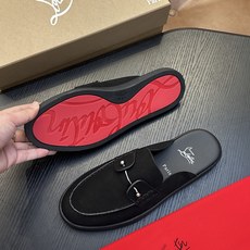 Christian Louboutin(红底鞋)意大利男士休闲板鞋出货!这个意大利纯手工鞋履品牌的每一双鞋设计简洁经典, Christian Louboutin(红底鞋)意大利男士休闲板鞋出货!这个意大利纯手工鞋履品牌的每一双鞋设计简洁经典,