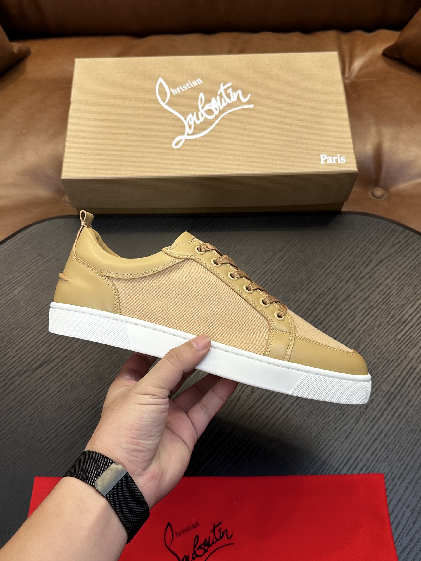 🌾（定做不退换）Christian Louboutin（红底鞋）意大利男士休闲板鞋出货！这个意大利纯手工鞋履品牌的每一双