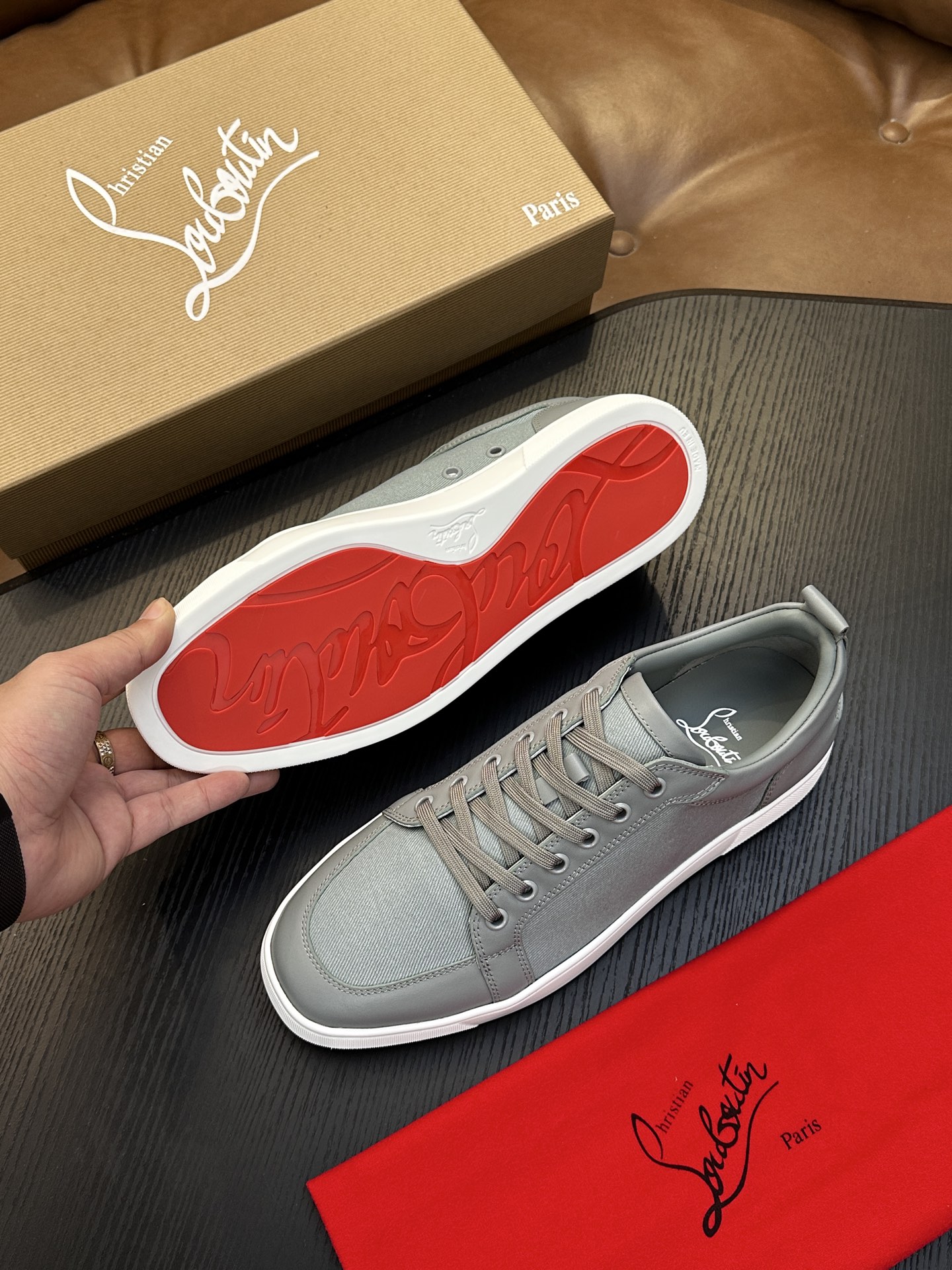 🌾(定做不退换)Christian Louboutin(红底鞋)意大利男士休闲板鞋出货!这个意大利纯手工鞋履品牌的每一双 🌾(定做不退换)Christian Louboutin(红底鞋)意大利男士休闲板鞋出货!这个意大利纯手工鞋履品牌的每一双