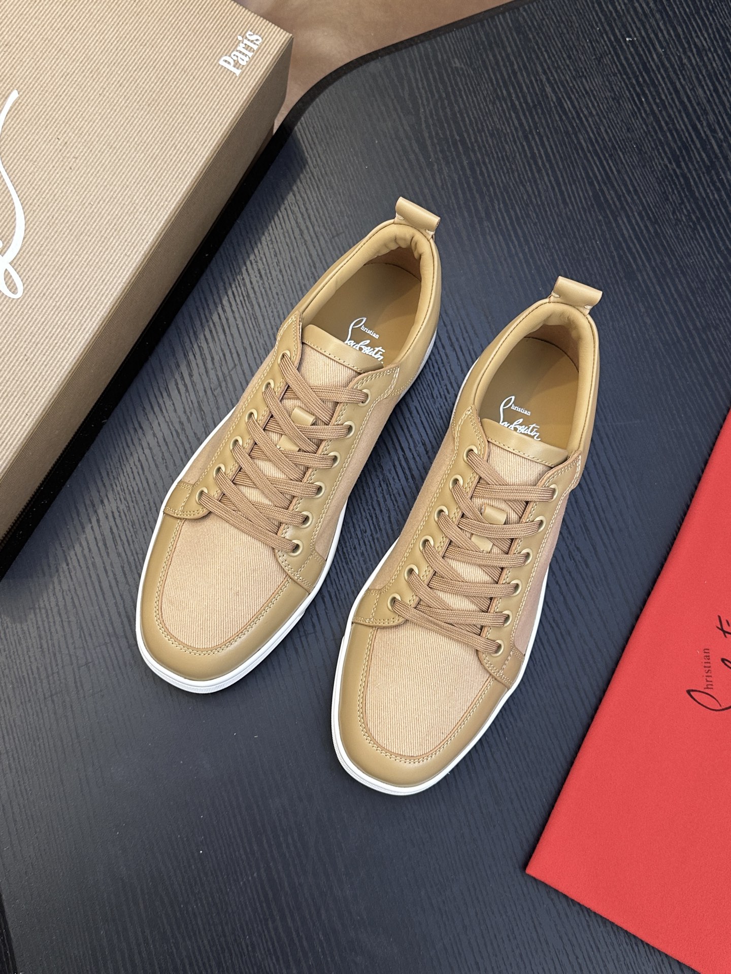 🌾(定做不退换)Christian Louboutin(红底鞋)意大利男士休闲板鞋出货!这个意大利纯手工鞋履品牌的每一双 🌾(定做不退换)Christian Louboutin(红底鞋)意大利男士休闲板鞋出货!这个意大利纯手工鞋履品牌的每一双