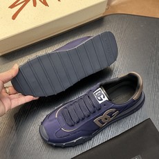Dolce&Gabbana DG Cushion 小牛皮运动鞋|点缀 DG 徽标|轻便、抓地力强的橡胶外底采用创新设计 Dolce&Gabbana DG Cushion 小牛皮运动鞋|点缀 DG 徽标|轻便、抓地力强的橡胶外底采用创新设计