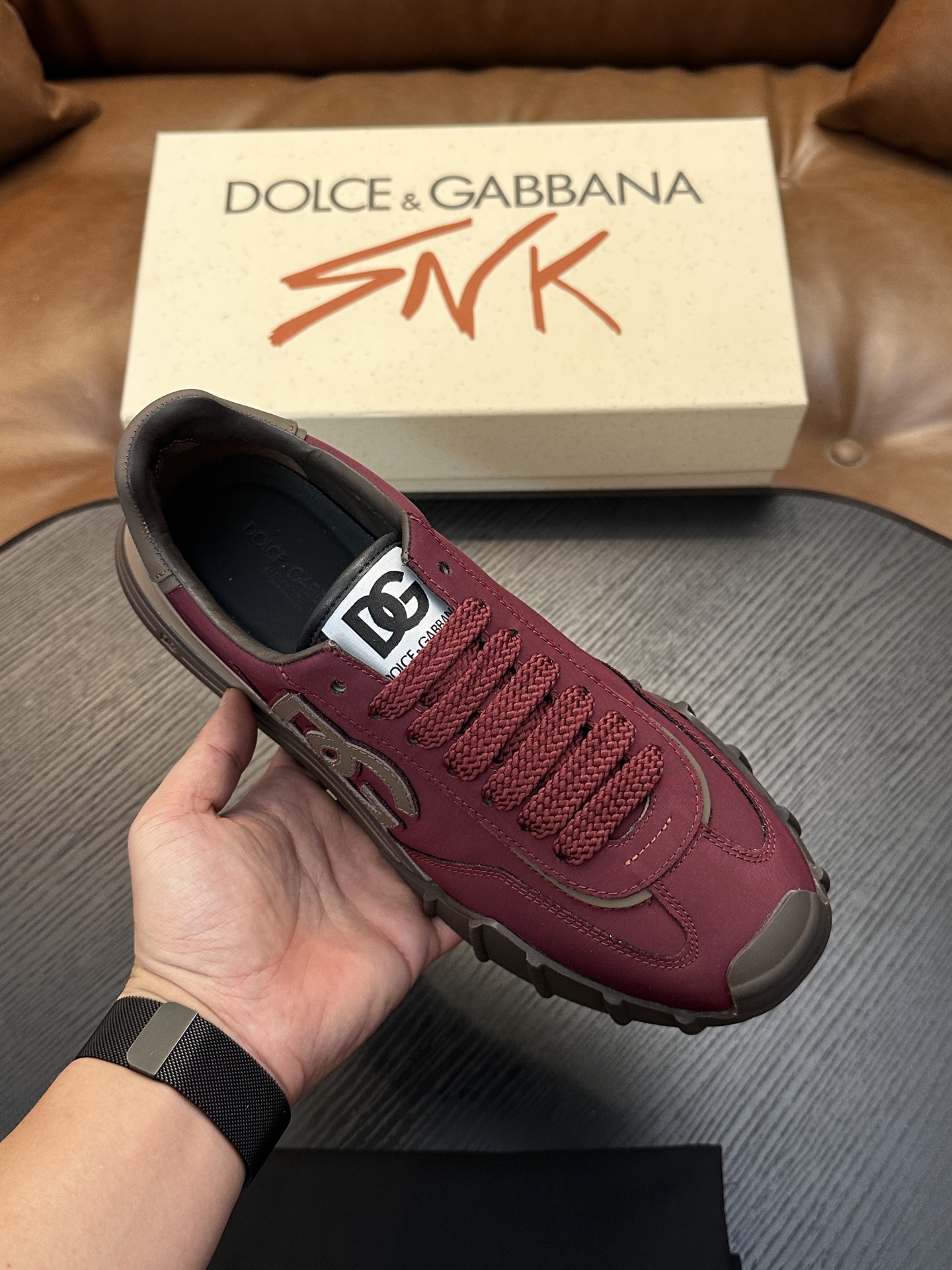 Dolce&Gabbana DG Cushion 小牛皮运动鞋|点缀 DG 徽标|轻便、抓地力强的橡胶外底采用创新设计 Dolce&Gabbana DG Cushion 小牛皮运动鞋|点缀 DG 徽标|轻便、抓地力强的橡胶外底采用创新设计