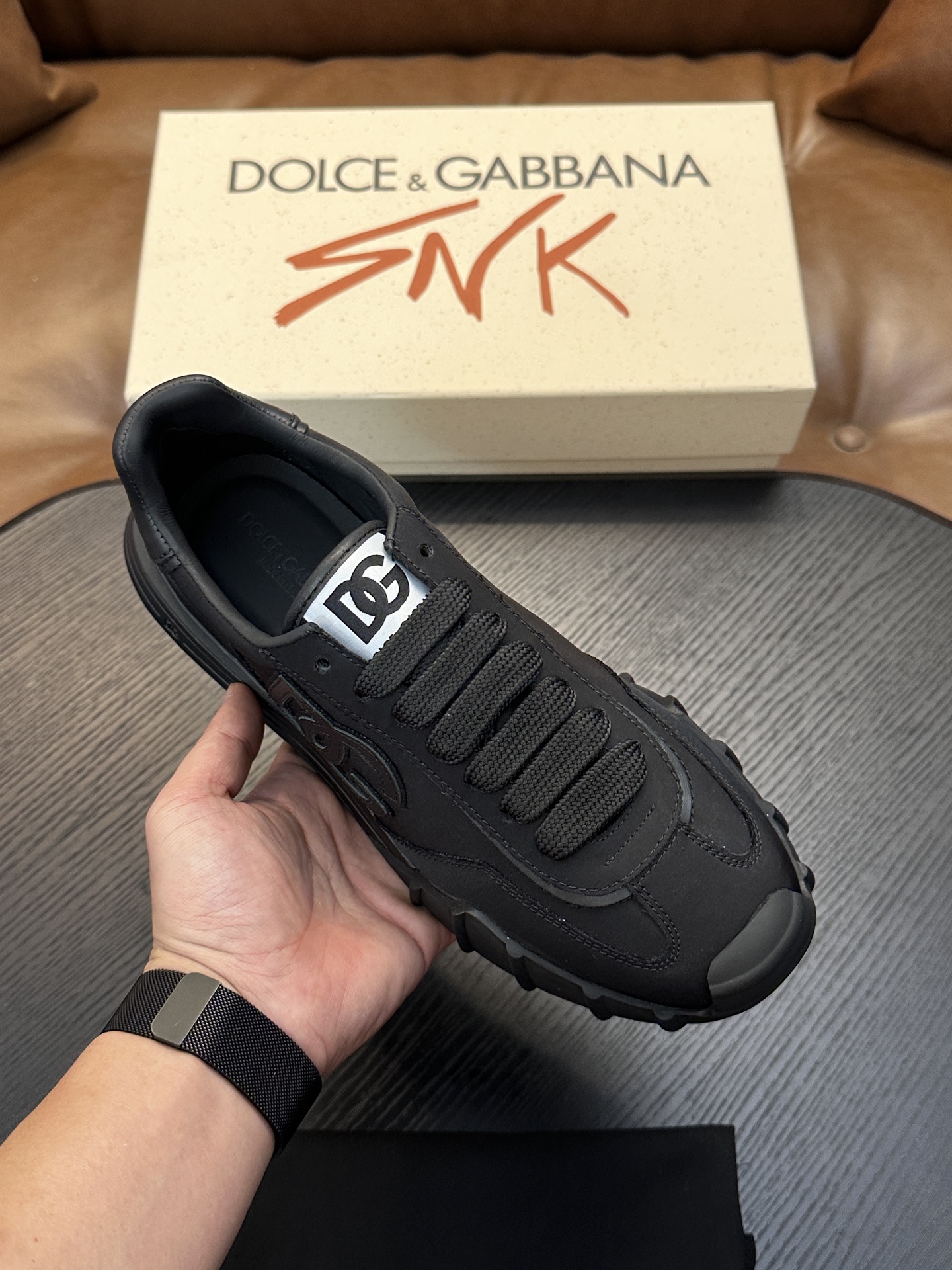 Dolce&Gabbana DG Cushion 小牛皮运动鞋|点缀 DG 徽标|轻便、抓地力强的橡胶外底采用创新设计 Dolce&Gabbana DG Cushion 小牛皮运动鞋|点缀 DG 徽标|轻便、抓地力强的橡胶外底采用创新设计