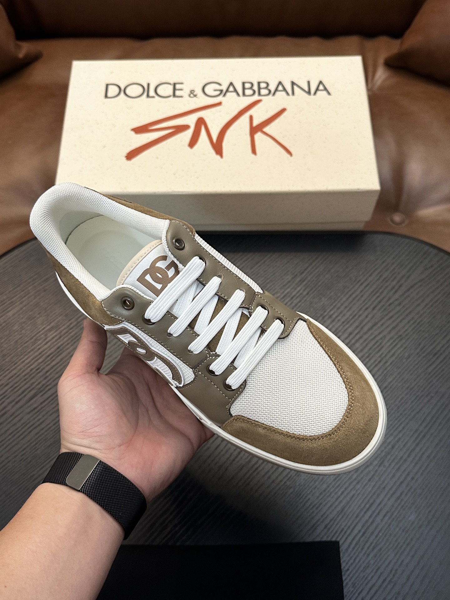 Dolce&Gabbana DG Cushion 小牛皮运动鞋|点缀 DG 徽标|轻便、抓地力强的橡胶外底采用创新设计 Dolce&Gabbana DG Cushion 小牛皮运动鞋|点缀 DG 徽标|轻便、抓地力强的橡胶外底采用创新设计