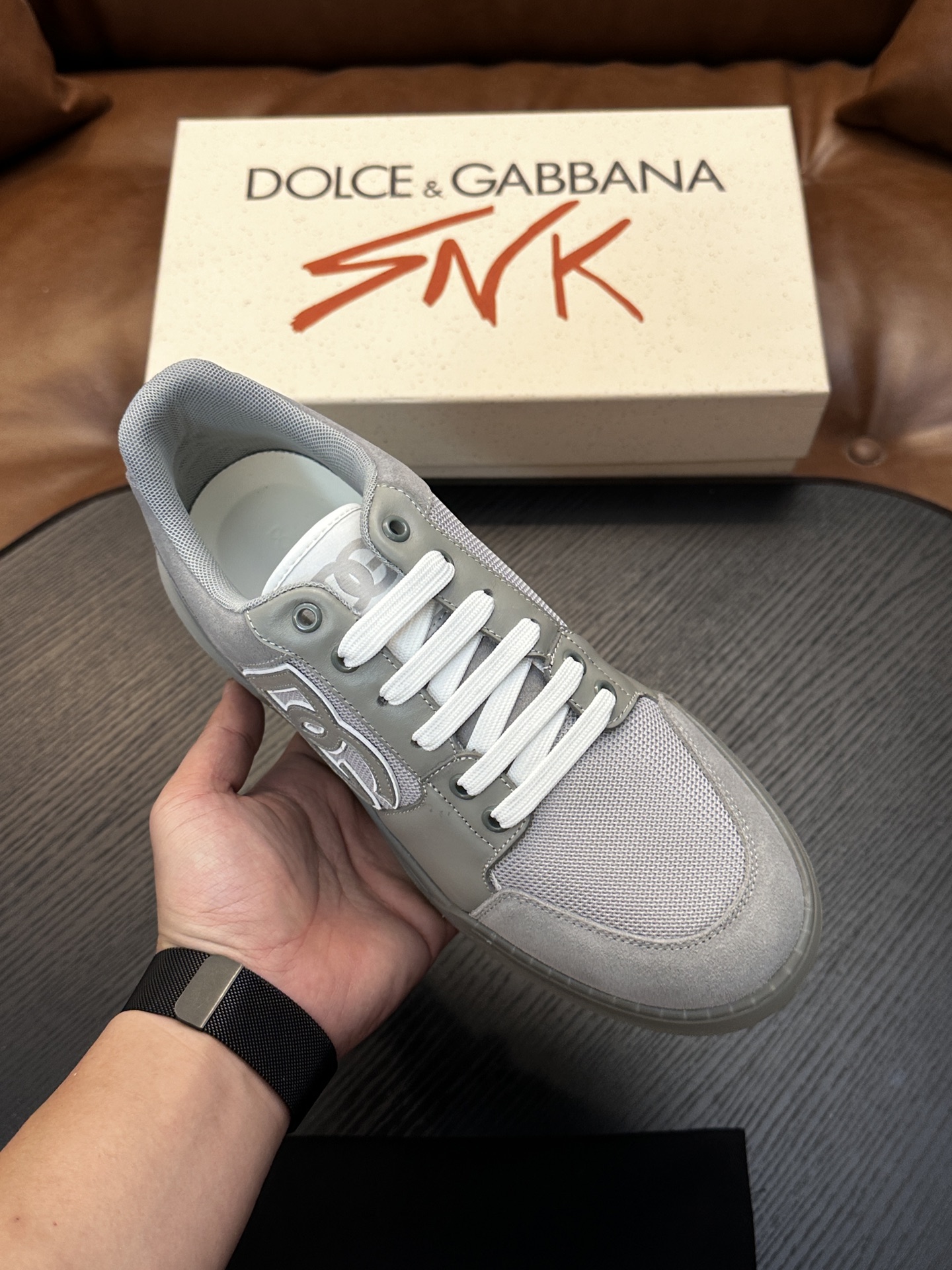 Dolce&Gabbana DG Cushion 小牛皮运动鞋|点缀 DG 徽标|轻便、抓地力强的橡胶外底采用创新设计 Dolce&Gabbana DG Cushion 小牛皮运动鞋|点缀 DG 徽标|轻便、抓地力强的橡胶外底采用创新设计
