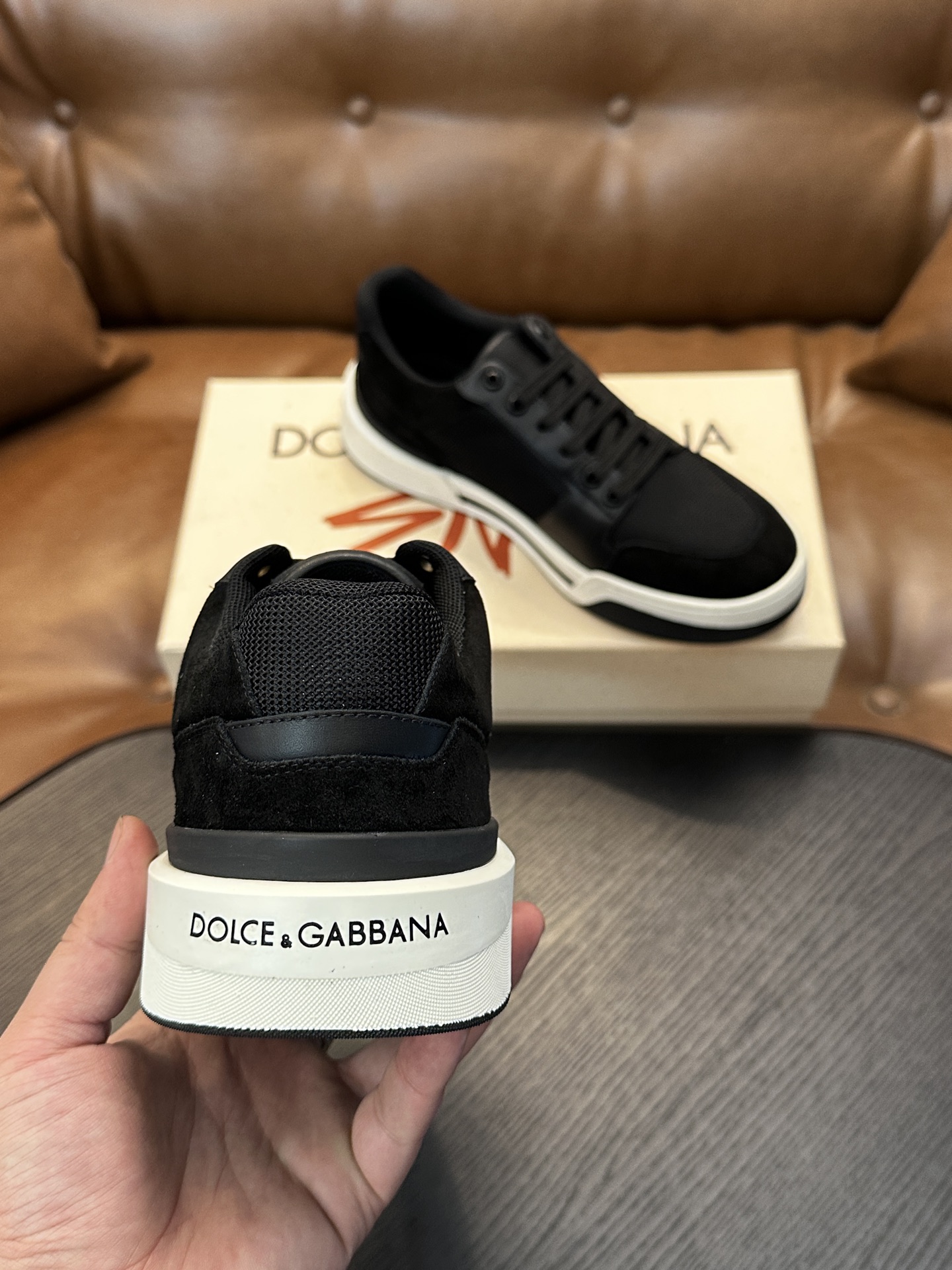 Dolce&Gabbana DG Cushion 小牛皮运动鞋|点缀 DG 徽标|轻便、抓地力强的橡胶外底采用创新设计 Dolce&Gabbana DG Cushion 小牛皮运动鞋|点缀 DG 徽标|轻便、抓地力强的橡胶外底采用创新设计