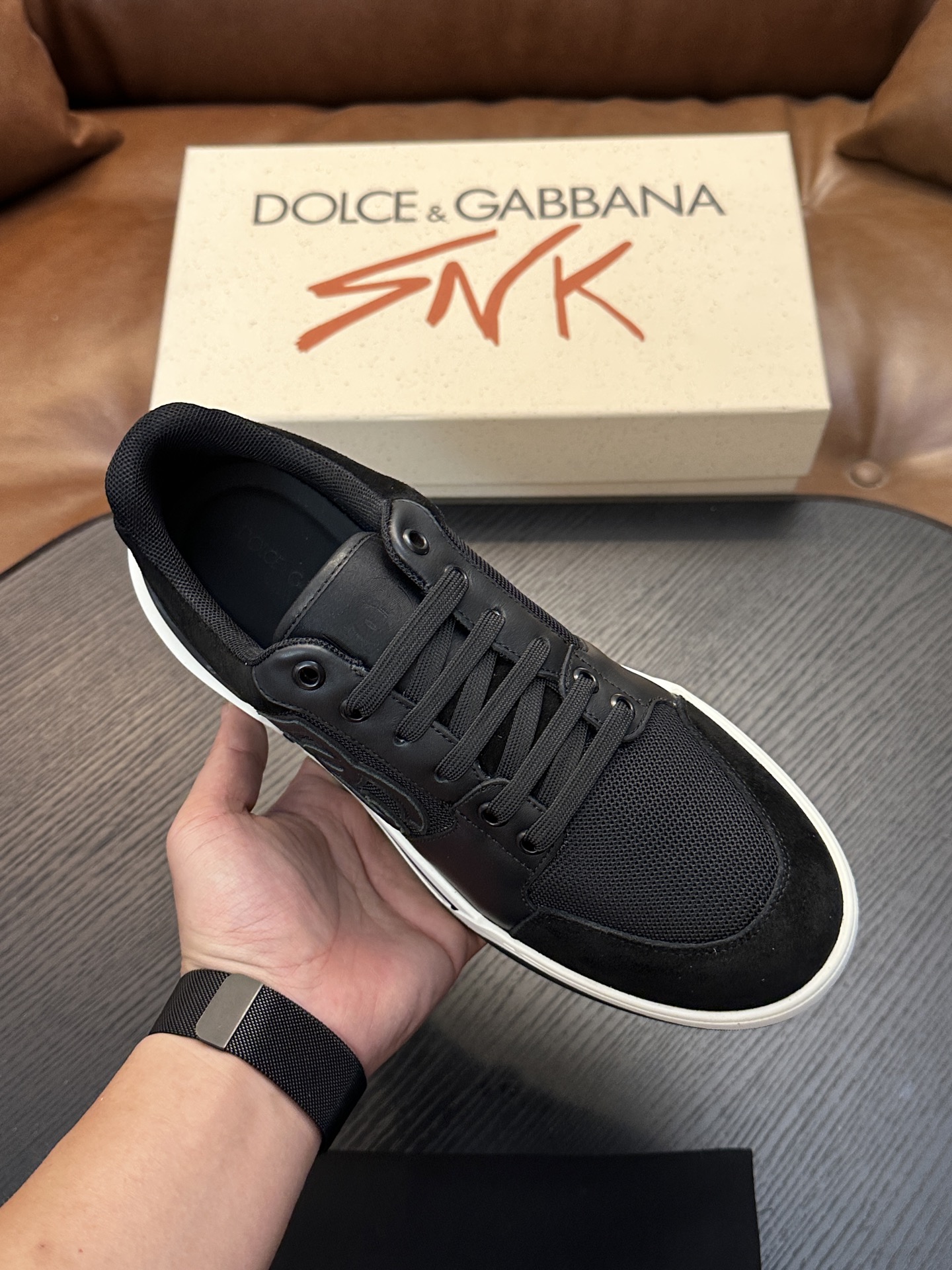 Dolce&Gabbana DG Cushion 小牛皮运动鞋|点缀 DG 徽标|轻便、抓地力强的橡胶外底采用创新设计 Dolce&Gabbana DG Cushion 小牛皮运动鞋|点缀 DG 徽标|轻便、抓地力强的橡胶外底采用创新设计