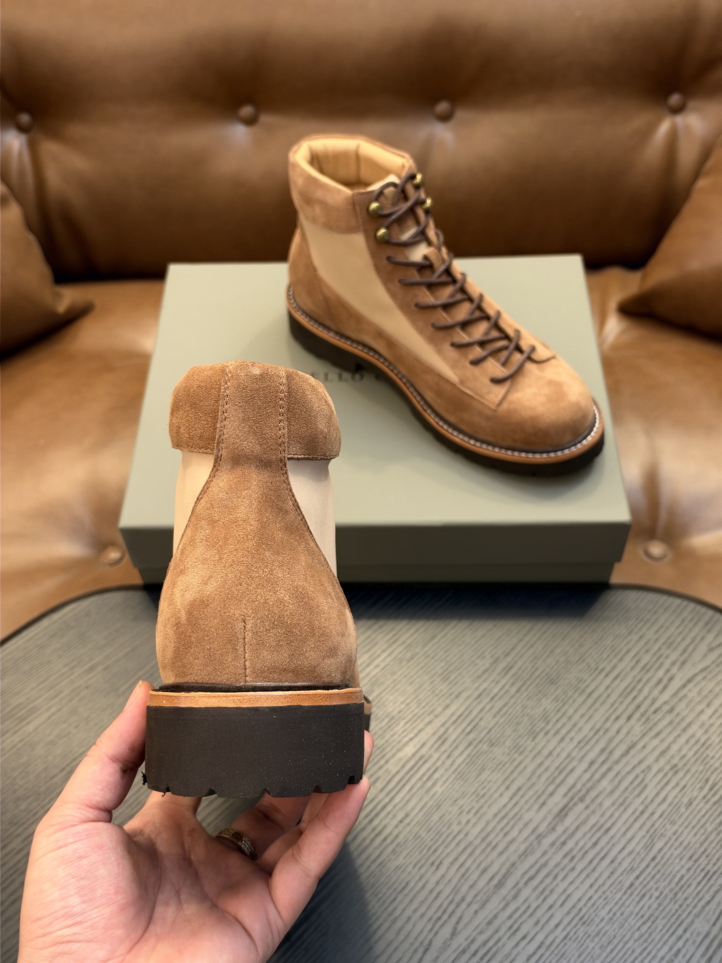 Brunello Cucinelli🆕BC秋冬新款磨砂皮登山靴|将经典户外靴的灵感引入,让您轻松塑造充满朝气的休闲风范| Brunello Cucinelli🆕BC秋冬新款磨砂皮登山靴|将经典户外靴的灵感引入,让您轻松塑造充满朝气的休闲风范|