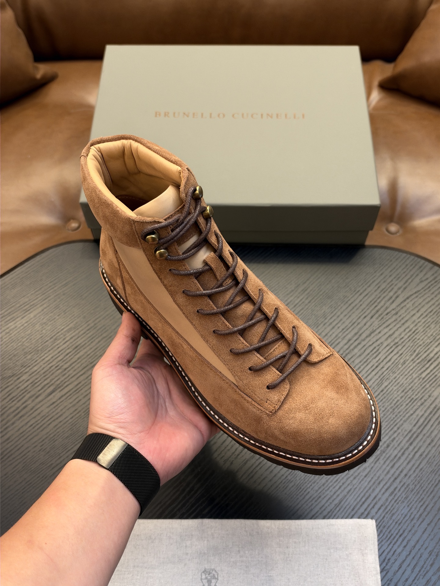 Brunello Cucinelli🆕BC秋冬新款磨砂皮登山靴|将经典户外靴的灵感引入,让您轻松塑造充满朝气的休闲风范| Brunello Cucinelli🆕BC秋冬新款磨砂皮登山靴|将经典户外靴的灵感引入,让您轻松塑造充满朝气的休闲风范|