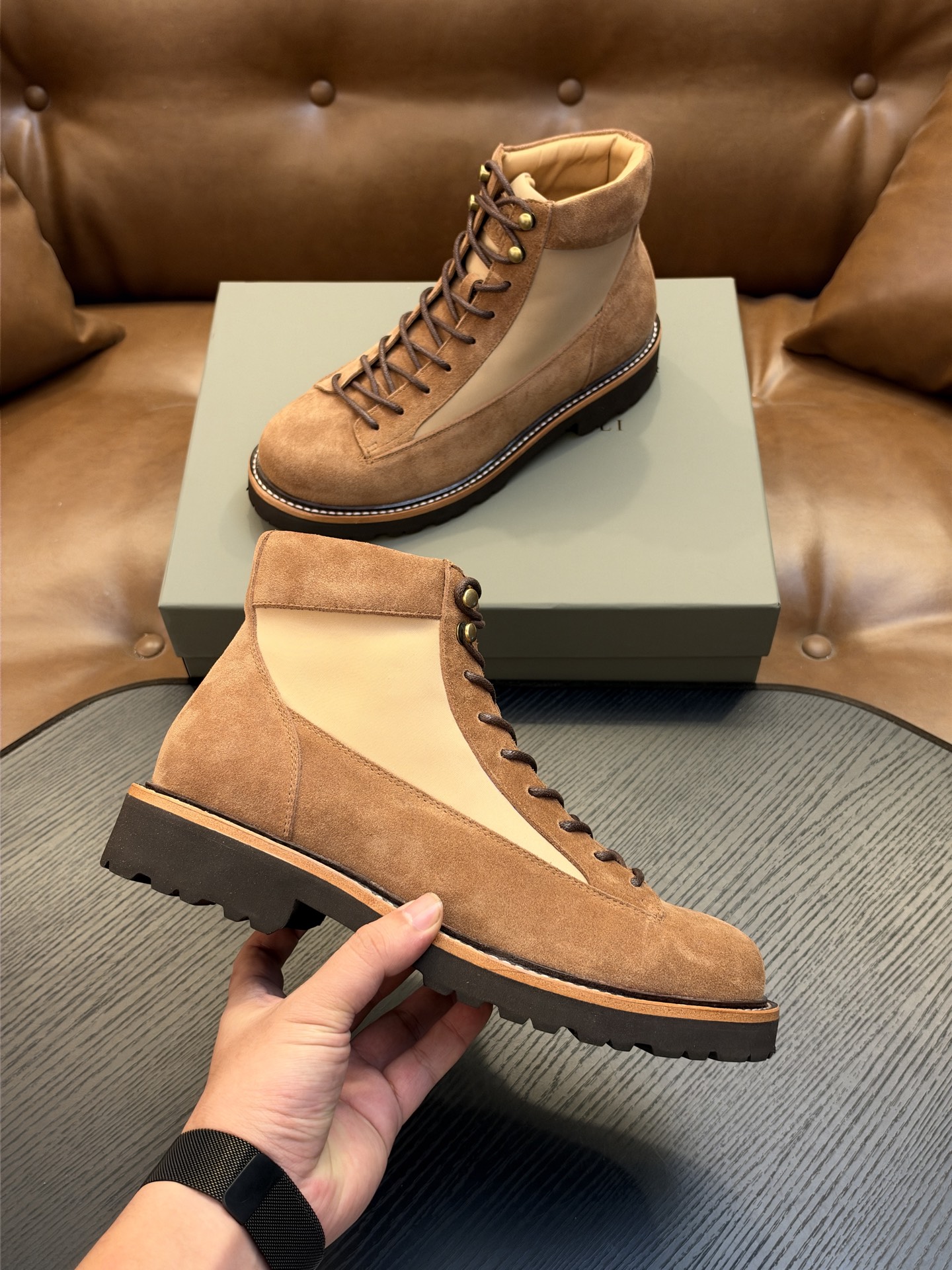 Brunello Cucinelli🆕BC秋冬新款磨砂皮登山靴|将经典户外靴的灵感引入,让您轻松塑造充满朝气的休闲风范| Brunello Cucinelli🆕BC秋冬新款磨砂皮登山靴|将经典户外靴的灵感引入,让您轻松塑造充满朝气的休闲风范|