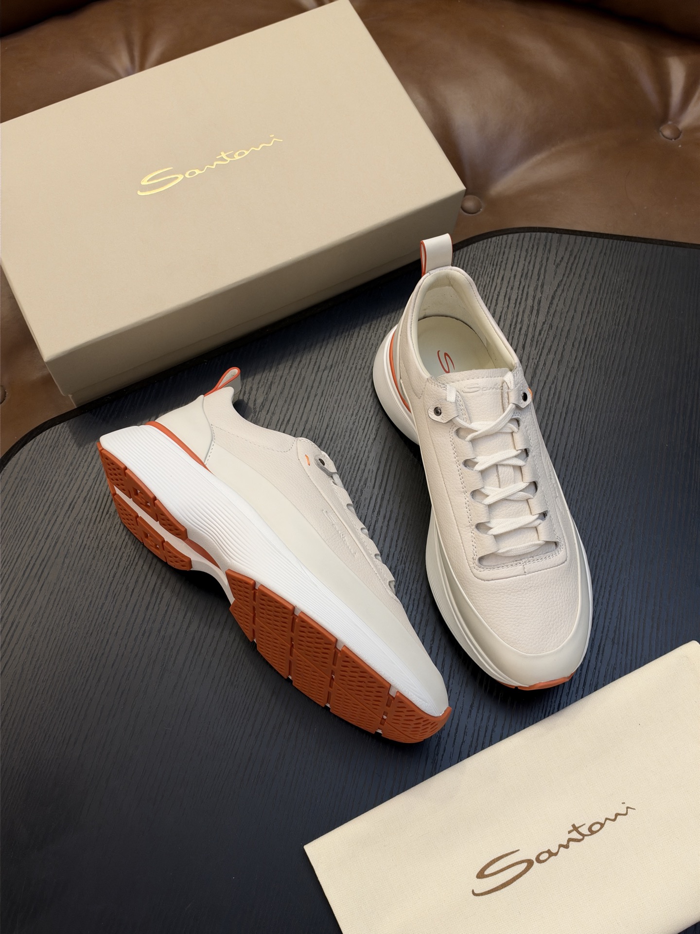 🌾Santoni(圣东尼)意大利男士手工小牛皮鞋出货!这个意大利纯手工鞋履品牌的每一双鞋设计简洁经典,上脚非常舒适百搭! 🌾Santoni(圣东尼)意大利男士手工小牛皮鞋出货!这个意大利纯手工鞋履品牌的每一双鞋设计简洁经典,上脚非常舒适百搭!