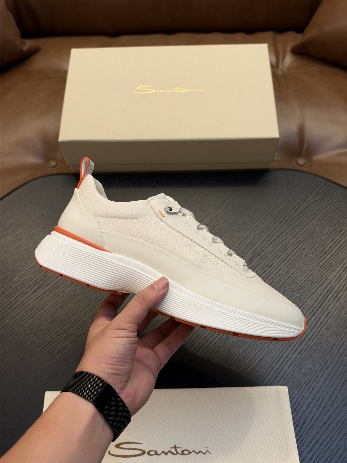 🌾Santoni(圣东尼）意大利男士手工小牛皮鞋出货！这个意大利纯手工鞋履品牌的每一双鞋设计简洁经典，上脚非常舒适百搭！