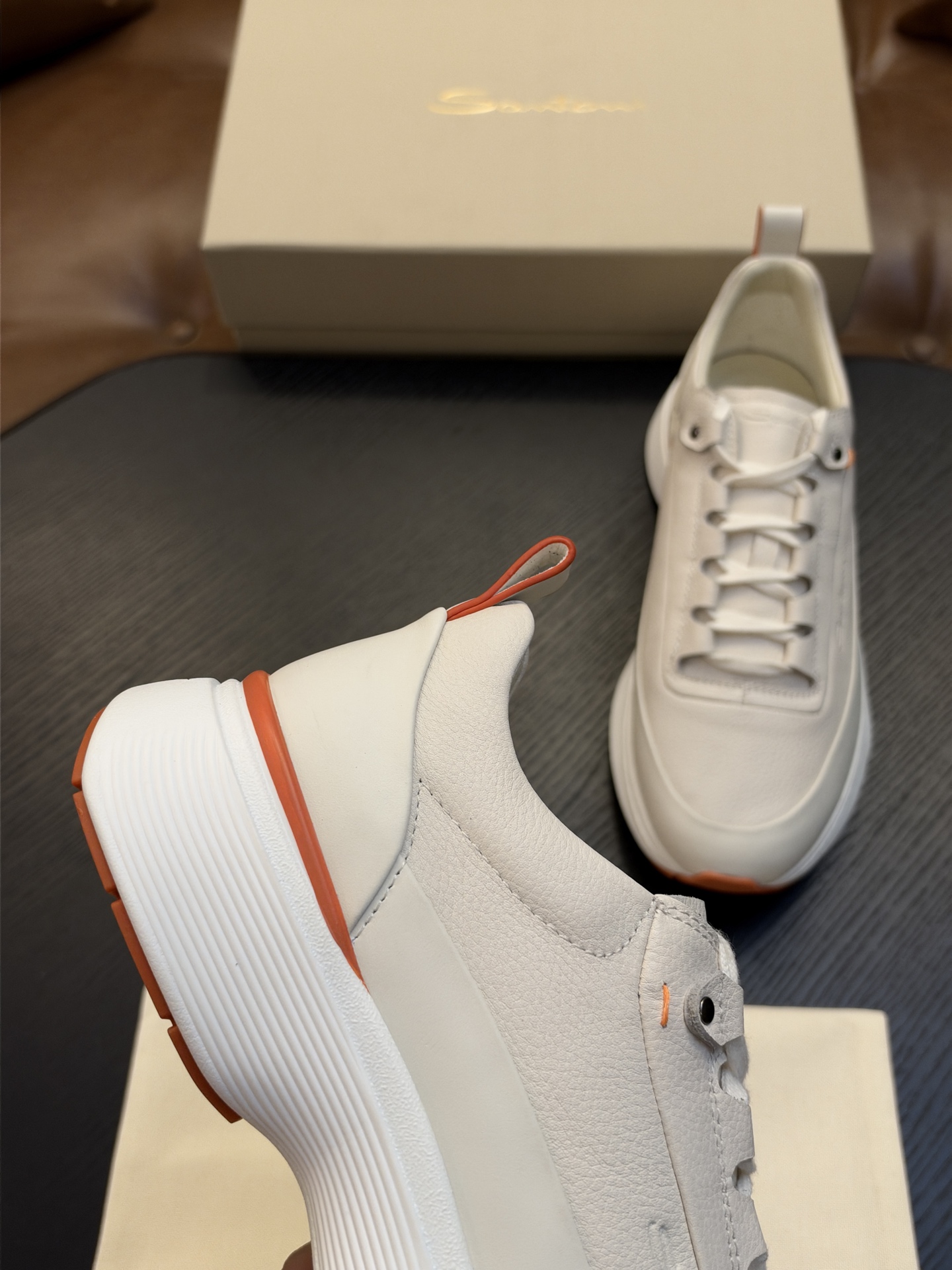 🌾Santoni(圣东尼)意大利男士手工小牛皮鞋出货!这个意大利纯手工鞋履品牌的每一双鞋设计简洁经典,上脚非常舒适百搭! 🌾Santoni(圣东尼)意大利男士手工小牛皮鞋出货!这个意大利纯手工鞋履品牌的每一双鞋设计简洁经典,上脚非常舒适百搭!