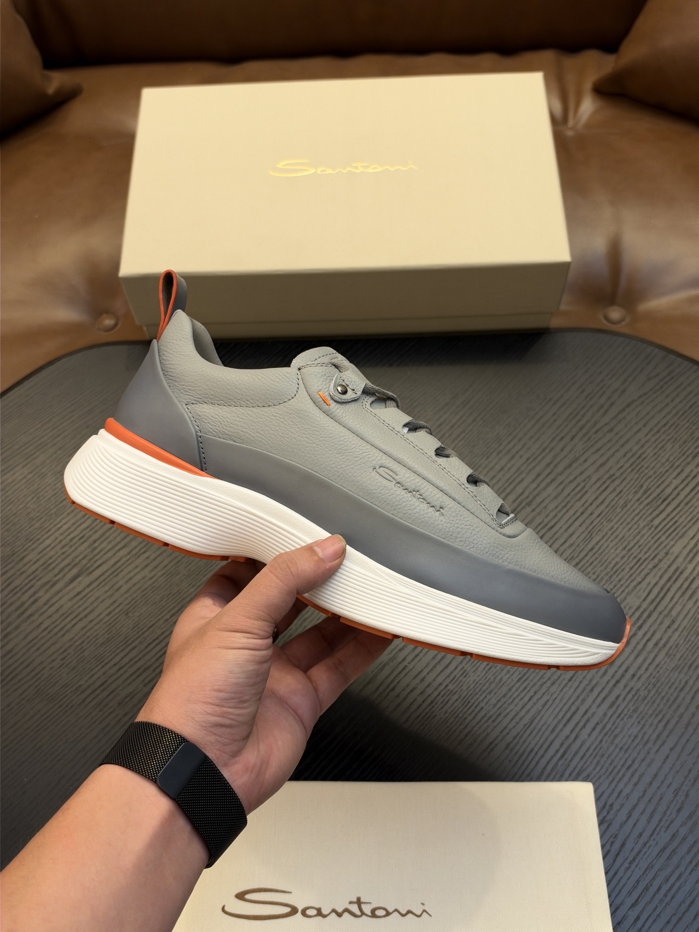 🌾Santoni(圣东尼）意大利男士手工小牛皮鞋出货！这个意大利纯手工鞋履品牌的每一双鞋设计简洁经典，上脚非常舒适百搭！