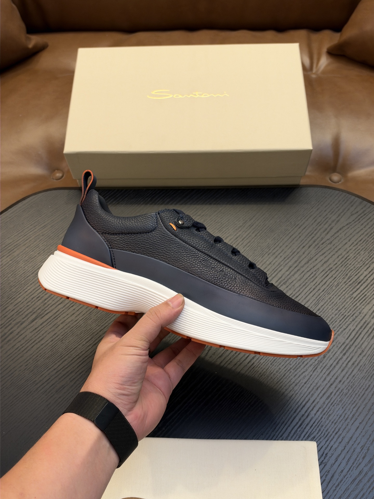 🌾Santoni(圣东尼）意大利男士手工小牛皮鞋出货！这个意大利纯手工鞋履品牌的每一双鞋设计简洁经典，上脚非常舒适百搭！