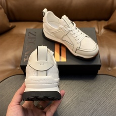 🌾热卖款!杰尼亚 休闲运动鞋 这款 TriPle Stitch™ 低帮运动鞋以柔软的牛皮搭配麂皮制成,为休闲鞋履注入精致 🌾热卖款!杰尼亚 休闲运动鞋 这款 TriPle Stitch™ 低帮运动鞋以柔软的牛皮搭配麂皮制成,为休闲鞋履注入精致