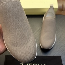 🌾热卖款!杰尼亚 休闲运动鞋 这款 TriPle Stitch™ 低帮运动鞋以柔软的牛皮搭配麂皮制成,为休闲鞋履注入精致 🌾热卖款!杰尼亚 休闲运动鞋 这款 TriPle Stitch™ 低帮运动鞋以柔软的牛皮搭配麂皮制成,为休闲鞋履注入精致